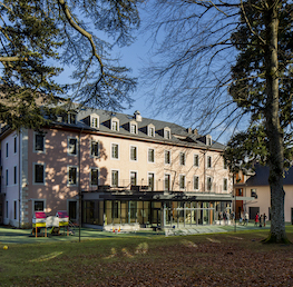 Façade de l'internat de la Maison d'enfants de Monnetier-Mornex en Haute-Savoie